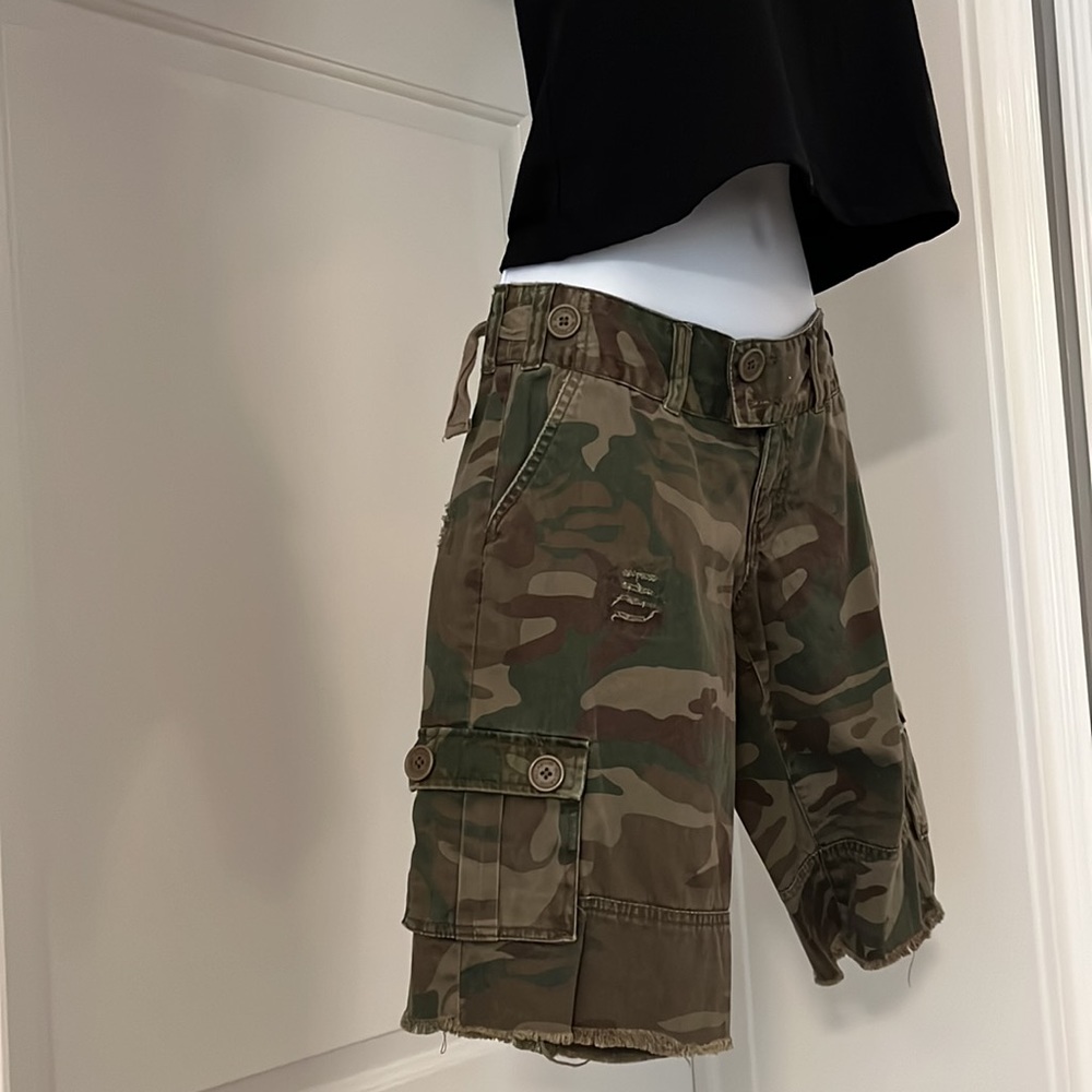 Billabong knee length camo cargo shorts size 5 - Picture 2 of 5